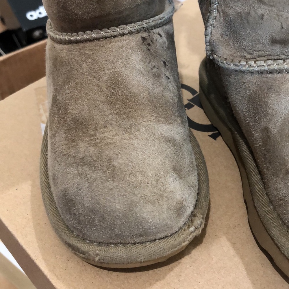 Uggs - Picture 2 of 9